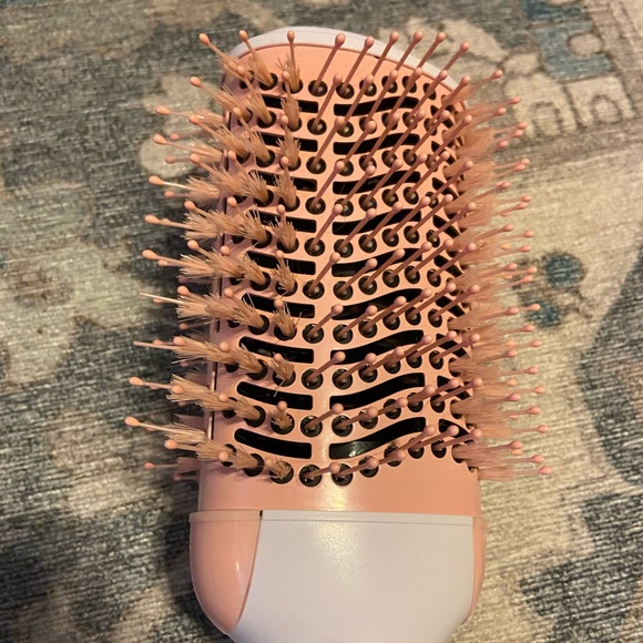 Insert Blowout Here Blow-dry Brush - Picture 5 of 12